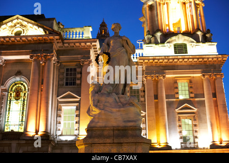 Titanic Denkmal außerhalb der Belfast City Hall Nordirland Vereinigtes Königreich Stockfoto