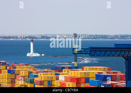 Container im Hafen, Odessa, Ukraine Stockfoto