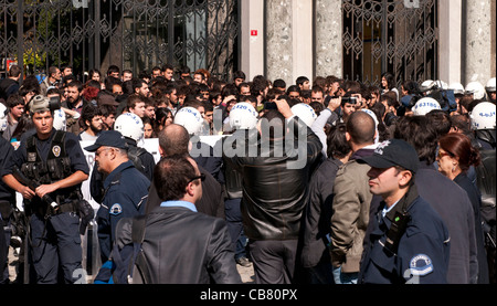 Türkische Polizei in die Teilnahme an einer Studentendemonstration in Istanbul Universität, Mercan, Istanbul, Türkei Stockfoto