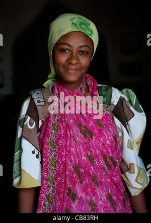 Insel Pate: Teenager-Mädchen tragen Tracht In Lamu, Kenia Stockfoto