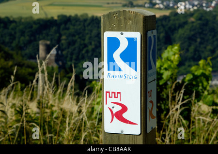 Wanderwegmarkierung Rheinsteig Und Rheinburgenweg, Rhein, Mittelrhein, Rheinland-Pfalz, Deutschland Stockfoto