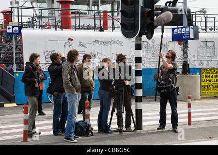 Kamerateam dabei eine Reportage auf den Straßen, Amsterdam, Niederlande Stockfoto