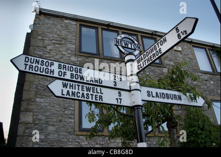 Straße Zeichen, Newton, Wald von Bowland, Lancashire, England Stockfoto