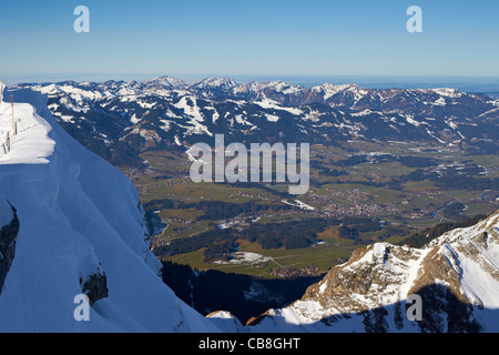 Blick vom Nebelhorn Gipfel über das obere Iller Tal Stockfoto