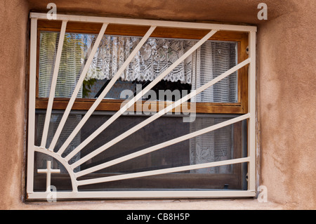 Fenster, Santuario de Chimayo Chimayo, New Mexico. Stockfoto