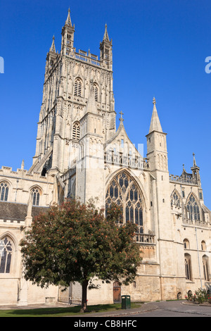 Gloucester Gloucestershire England UK. Kathedrale St. Peter und der Heiligen und unteilbaren Dreifaltigkeit Turm Stockfoto