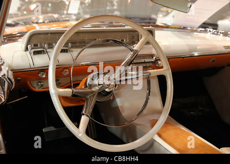 Innenraum des 1956 Lincoln gezeigt auf der Essen Motor Show in Essen, Deutschland, am 29. November 2011 Stockfoto