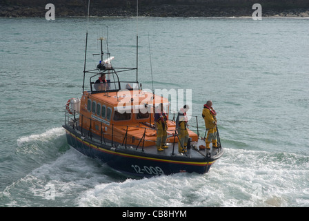 Rettungsboot immer wieder nach St Ives Harbour nach Seerettung, St Ives Cornwall England UK Stockfoto