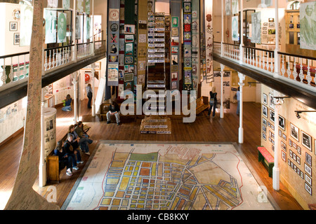 Kapstadt: District Six Museum - main-Gebiet mit Karte Stockfoto