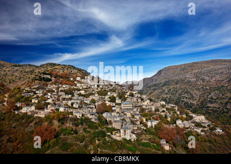 Syrrako Dorf, einer der schönsten griechischen Bergdörfern auf Tzoumerka Berge, Ioannina, Epirus, Griechenland Stockfoto