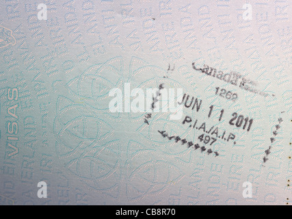 Grenze zu Kanada Visum Einreisestempel in einen irischen Eu-Reisepass Stockfoto