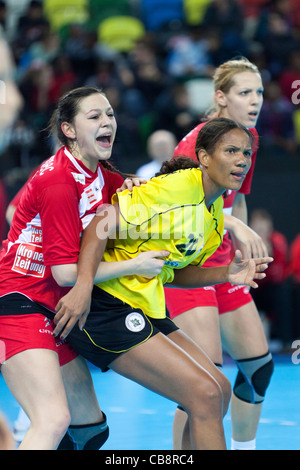 Angola / Österreich bei der Frauen London Handball Cup. Bei der Handball-Arena, UK statt. Stockfoto