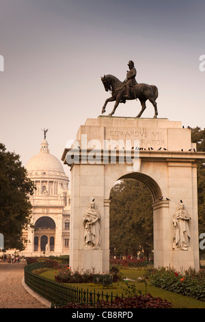 Indien, Westbengalen, Kolkata, Victoria Memorial Statue des Kaisers King Edward VII auf dem Pferderücken Stockfoto