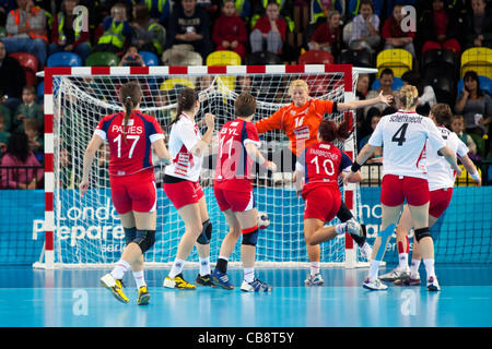 Österreich gegen Großbritannien London Handball Cup der Frauen. Bei der Handball-Arena, UK statt. Stockfoto