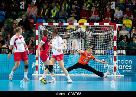 Österreich gegen Großbritannien London Handball Cup der Frauen. Bei der Handball-Arena, UK statt. Stockfoto