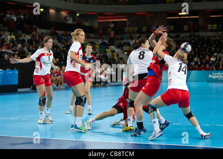 Österreich gegen Großbritannien London Handball Cup der Frauen. Bei der Handball-Arena, UK statt. Stockfoto