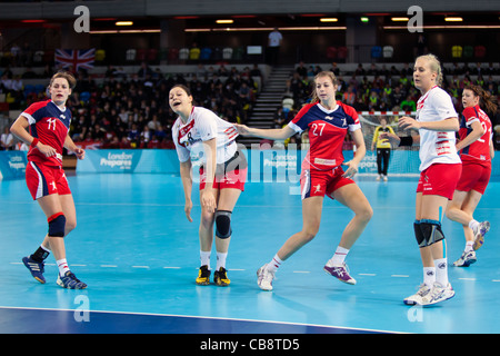 Österreich gegen Großbritannien London Handball Cup der Frauen. Bei der Handball-Arena, UK statt. Stockfoto