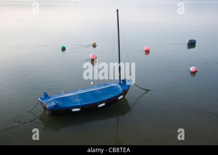 Boot vor Anker an der Mündung der Torridge in Appledore. Devon. England. VEREINIGTES KÖNIGREICH. Stockfoto