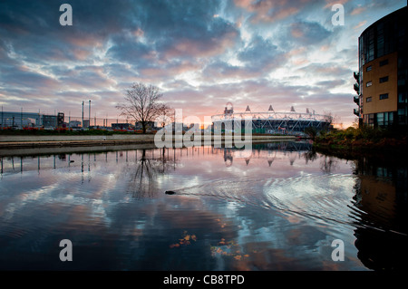 Olympic Park gesehen von Hackney Wick über Lee Navigationssystem, London, Vereinigtes Königreich Stockfoto