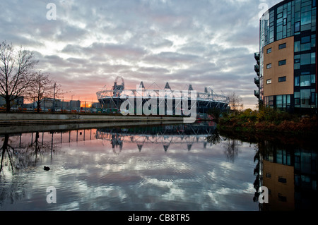 Olympic Park gesehen von Hackney Wick über Lee Navigationssystem, London, Vereinigtes Königreich Stockfoto