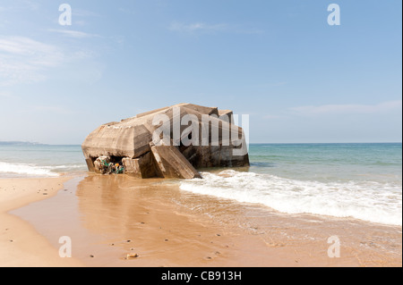 Reste des Atlantikwalls in der Normandie, abseits der ausgetretenen Pfade, hinter einer geschützten Natur Ozean Gezeiten reservieren Stockfoto