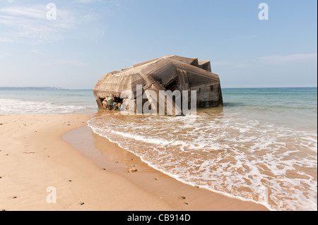 Reste des Atlantikwalls in der Normandie, abseits der ausgetretenen Pfade, hinter einer geschützten Natur Ozean Gezeiten reservieren Stockfoto