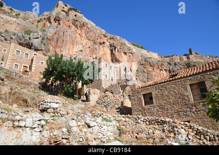 Alte Steinhäuser an der Klippe in Monemvasia, Peloponese, Greee Stockfoto