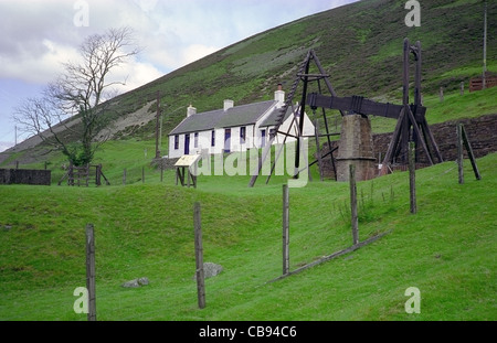 Ehemalige Bergleute Cottages und Strahl Motor bei Wanlockhead Dorf, Dumfries and Galloway, Schottland, Großbritannien Stockfoto