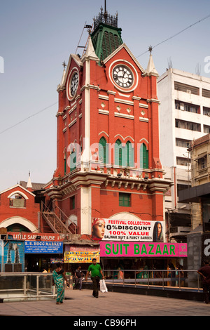 Indien, Westbengalen, Kolkata, Chowringhee, Lindsay Straße, neuer Markt, Uhrturm Stockfoto