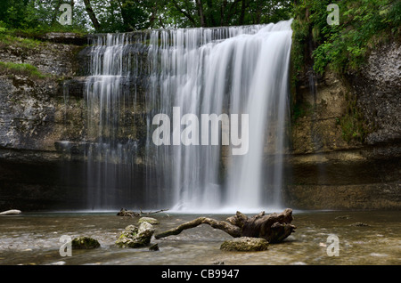 Einer der Wasserfälle, die 'Cascades du Herisson' im 'Le Jura", Frankreich zu bilden. Stockfoto