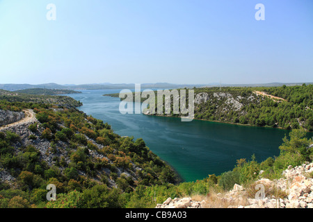 Krka Fluss erhöhten Blick Richtung See Prokljansko, Kroatien Stockfoto