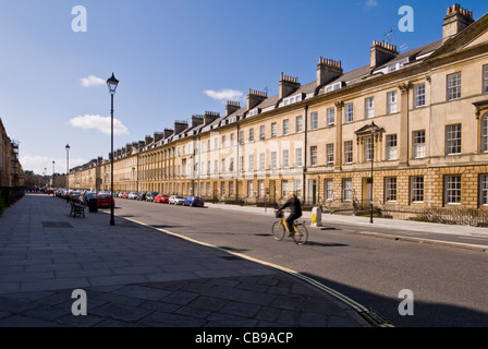 Mann, Radfahren, Pulteney Street, Bath, Somerset, England, UK Stockfoto