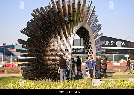 "Aeolus" - Äolischen Windharfe durch Luke Jerram bei Salford Quays, Manchester, England, UK Stockfoto