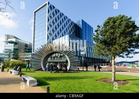 Aeolus Harfe und BBC Media City, Salford Quays, Manchester, England, UK Stockfoto