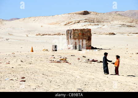 zwei Beduinen-Kinder in der Hochebene Khudra - Sinai-Halbinsel, Ägypten Stockfoto