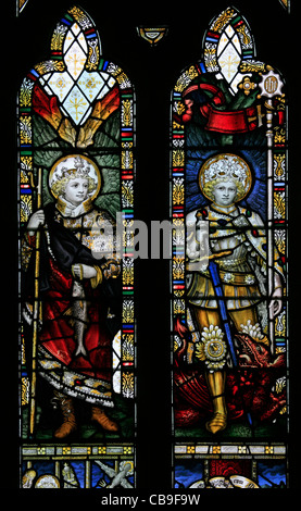 Buntglasfenster an den Kempe Studios mit den Erzengeln Raphael und Michael, St. Ethedreda's Church, West Quantoxhead, Somerset Stockfoto