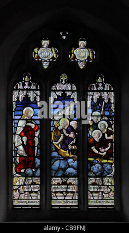 Ein Buntglasfenster von Robert J Newbery, in dem Jesus das Wasser stillt, St Feock Church, Feock, in der Nähe von Truro, Cornwall Stockfoto