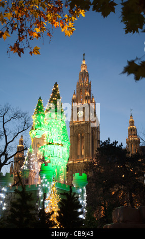 Wien - Weihnachtsdekoration - Schloss und Rathaus Stockfoto