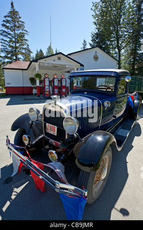 Klassische Ford LKW. Gustavus alte Tankstelle. Alaska. USA Stockfoto