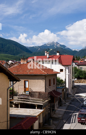 Blick auf Bansko, einer Kleinstadt am Fuße des Pirin-Gebirge in Bulgarien Stockfoto