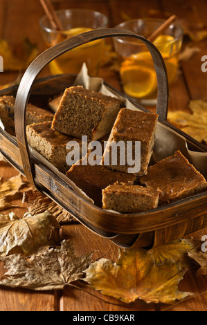 Parkin.Traditional Haferflocken und Ingwer Kuchen Stockfoto