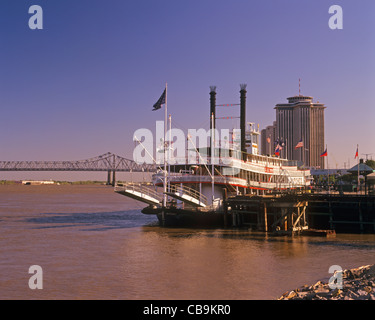Dampfschiff Natchez und World Trade Center Mississippi River New Orleans USA Stockfoto