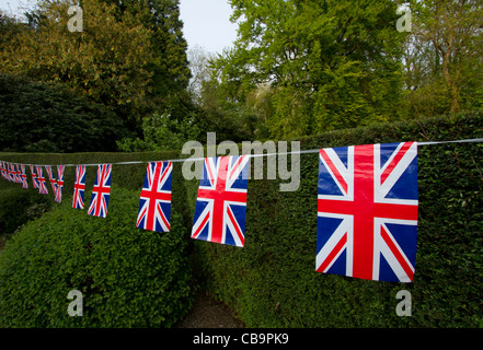 Wimpel in einer ländlichen Umgebung, Union Jack-Flaggen, Surrey, UK Stockfoto