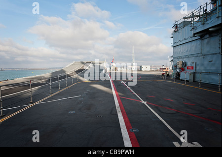 Flight Deck der HMS Ark Royal, einem Flugzeugträger der Royal Navy. Stockfoto