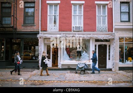 Gehobene Geschäfte und Unternehmen, einschließlich Rugby Ralph Lauren an der Bleecker Street in Greenwich Village in New York Stockfoto