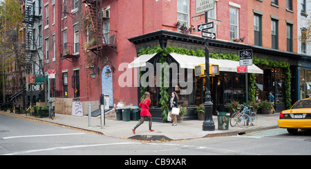 Gehobenen Einzelhandel und Unternehmen an der Bleecker Street in Greenwich Village in New York Stockfoto