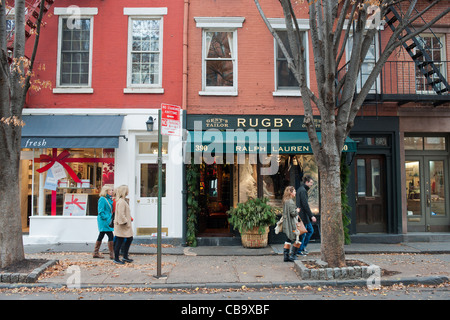 Gehobene Geschäfte und Unternehmen, einschließlich Rugby Ralph Lauren an der Bleecker Street in Greenwich Village in New York Stockfoto