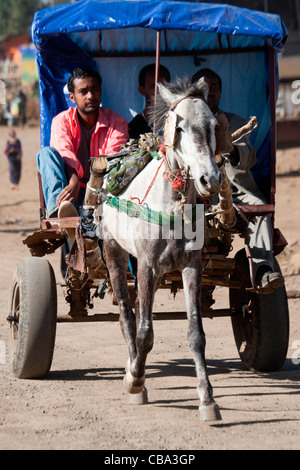 Nahverkehr in der Stadt Debark am Rande des Simien Mountain National Park in Nord-Äthiopien, Afrika. Stockfoto