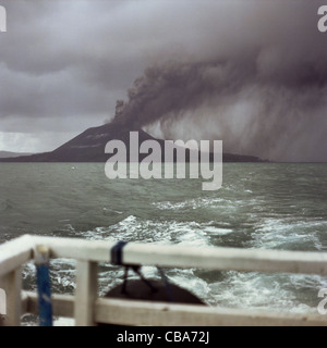 Vulkan Anak-Krakatau (Krakatau), in der Sunda Strait, Indonesien. Stockfoto