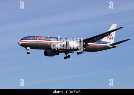 American Airlines Boeing 767-323/ER N344AN am Ansatz nach Heathrow Stockfoto